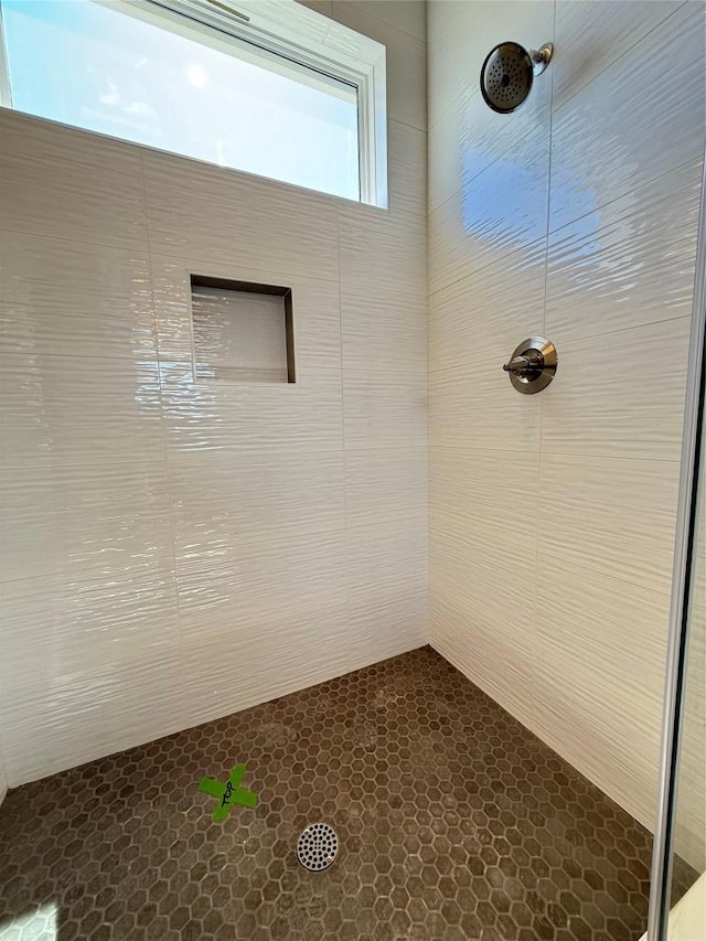 full bath featuring tiled shower