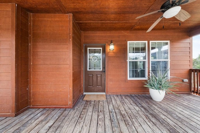 property entrance with ceiling fan