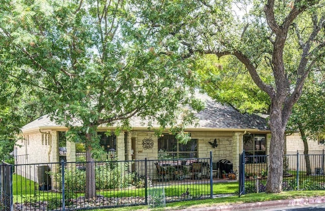 view of front of property