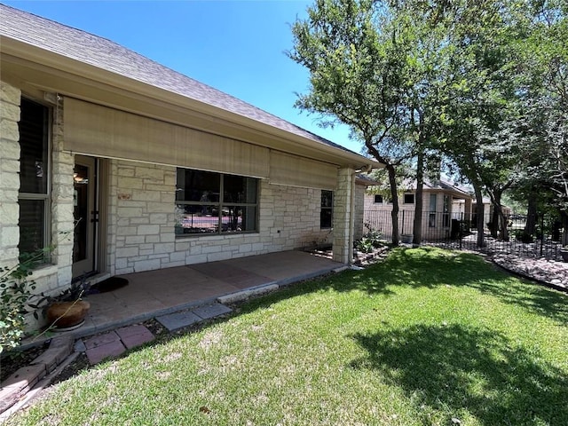 view of yard featuring a patio area