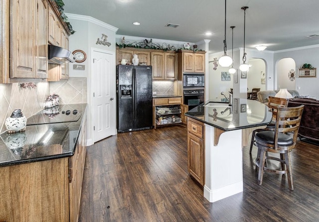 kitchen featuring backsplash, an island with sink, black appliances, and ornamental molding