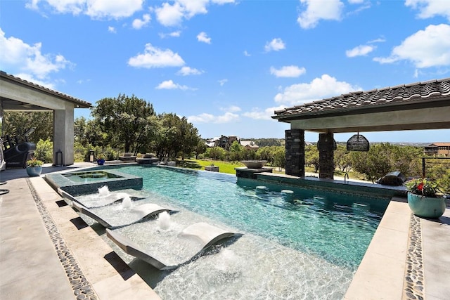 view of pool featuring an in ground hot tub