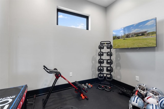 19204 Secretariat Pl, Spicewood, TX 78669 - workout area featuring baseboards