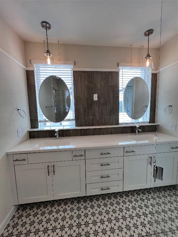 12001 Vista Parke Dr Unit 1202, Austin, TX 78726 - bathroom featuring double vanity and tile patterned floors