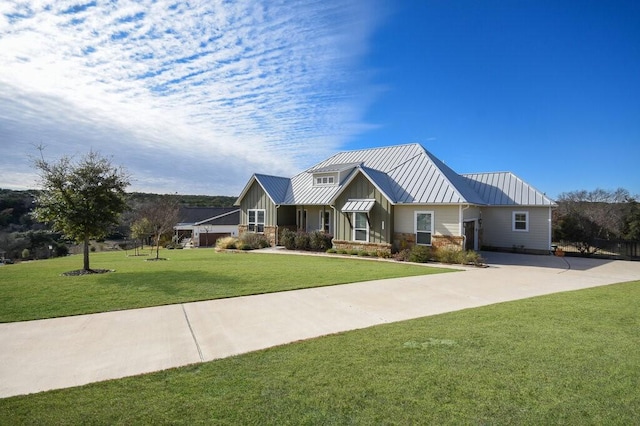 view of front of house with a front yard