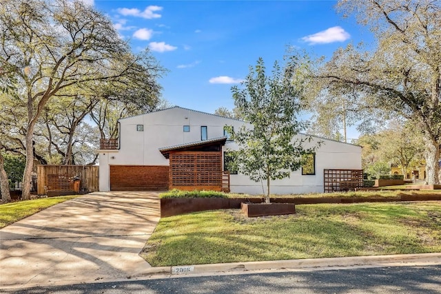 view of front of house with a front yard