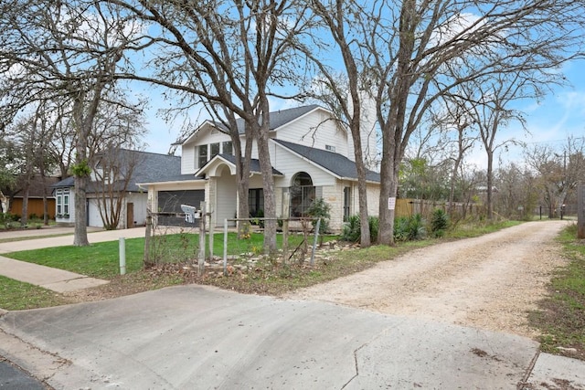 view of front facade with a front yard