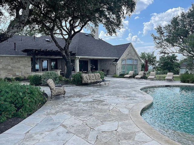 view of swimming pool featuring a patio