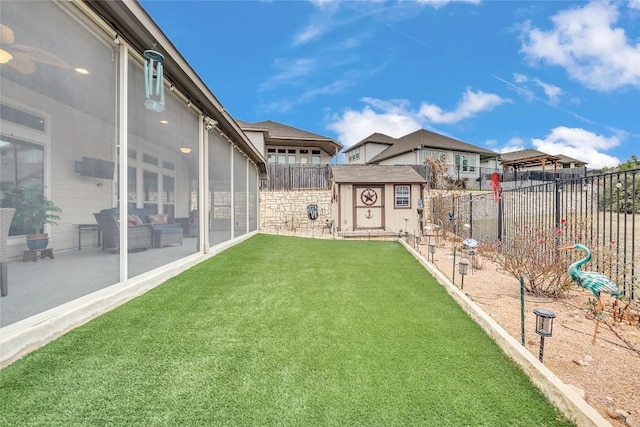 view of yard featuring a shed