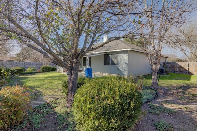 view of side of property featuring a yard