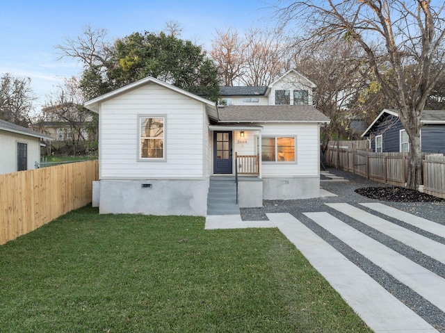 view of front of home with a front lawn