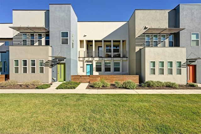 view of front of house featuring a front yard