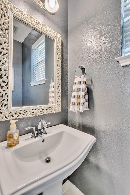 bathroom featuring shower / tub combo with curtain