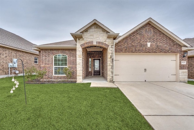 view of front of property featuring a garage and a front yard