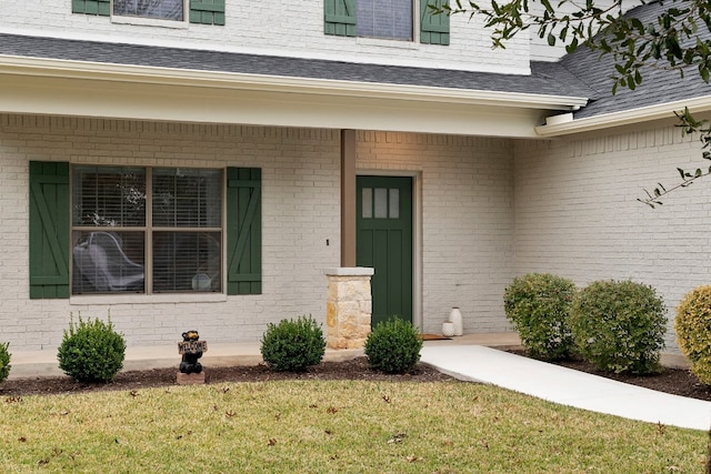 property entrance featuring a porch and a yard