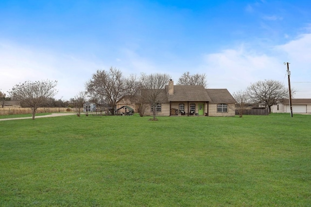 ranch-style home featuring a front lawn