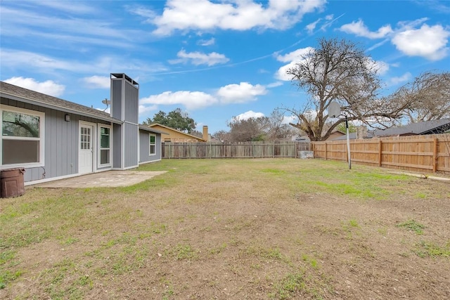 view of yard featuring a patio