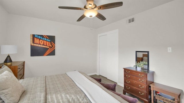 bedroom with ceiling fan