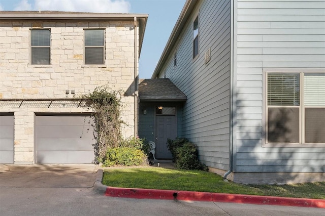 view of front of house featuring a garage