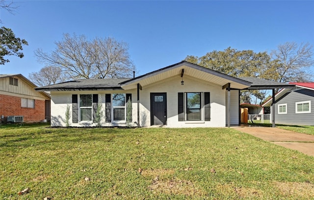 view of front facade featuring a front lawn and a carport