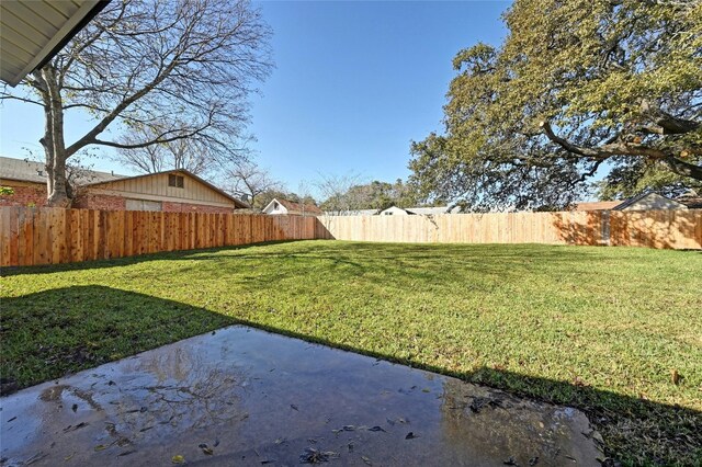 view of yard with a patio area