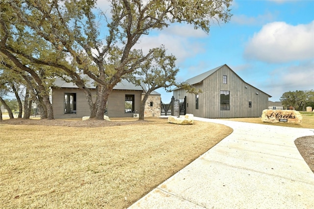 view of front of house with a front yard