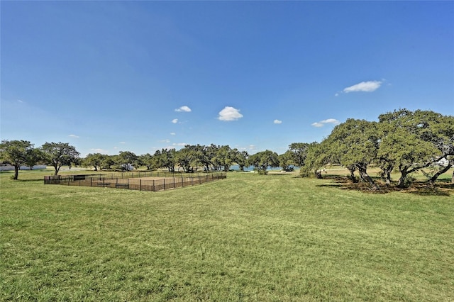 view of yard featuring a rural view