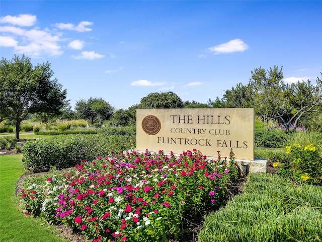 view of community / neighborhood sign