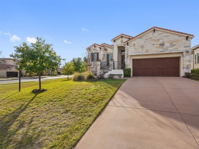 view of front of house featuring a front lawn and a garage