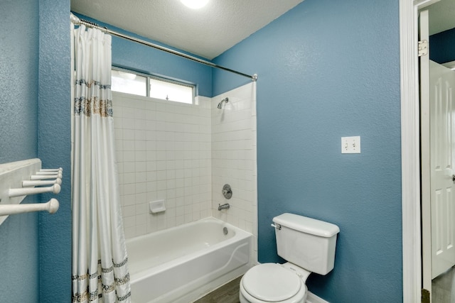 bathroom featuring hardwood / wood-style flooring, shower / bath combo with shower curtain, a textured ceiling, and toilet