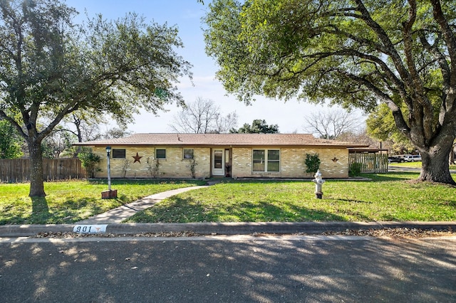 ranch-style home featuring a front lawn