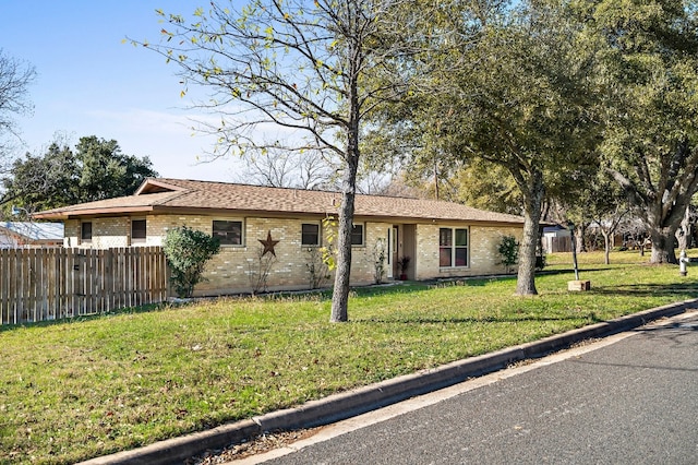 single story home featuring a front lawn