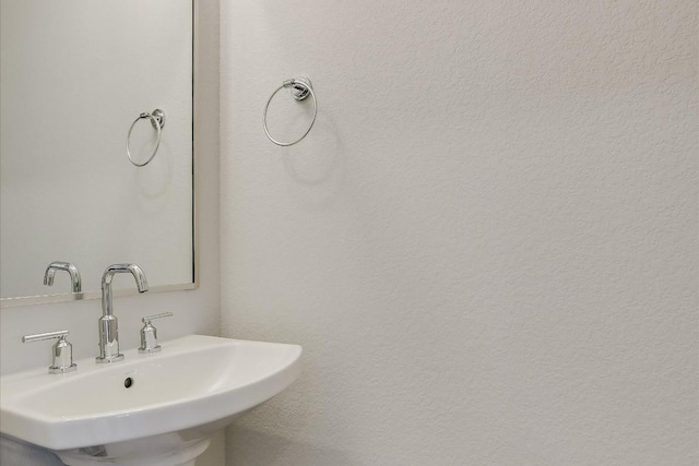 832 Venus Cir, Round Rock, TX 78664 - bathroom featuring a sink