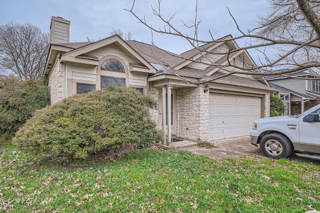 view of front facade featuring a garage