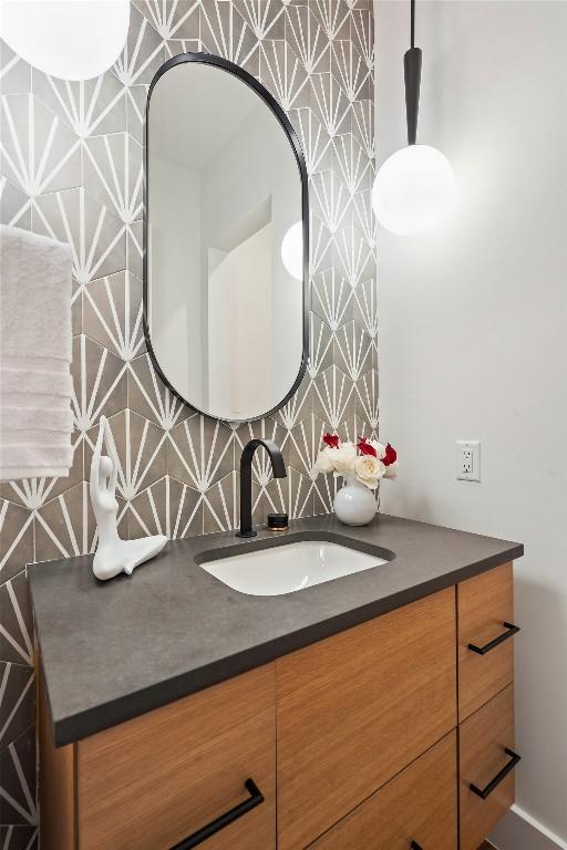 bathroom featuring vanity and decorative backsplash