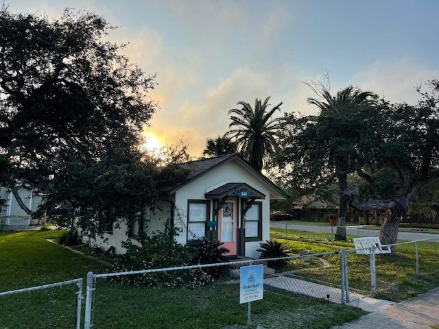 view of front of home featuring a yard