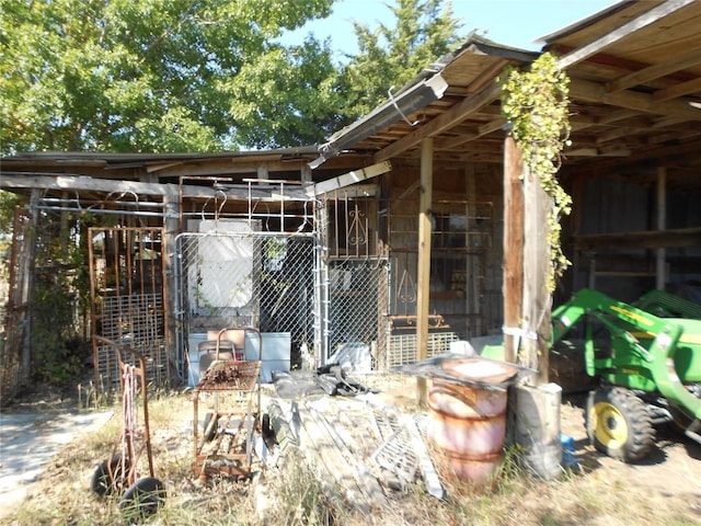 view of side of home featuring an outdoor structure