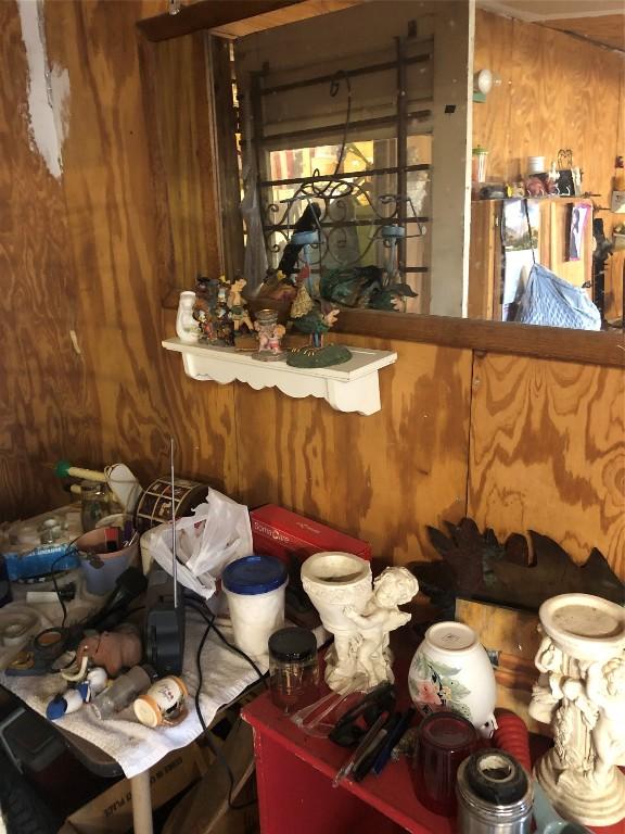 377 Crooked Rd, Dale, TX 78616 - detailed view of wooden walls