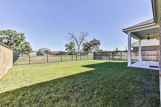 view of yard featuring ceiling fan