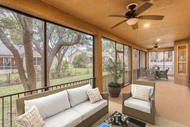 sunroom with ceiling fan