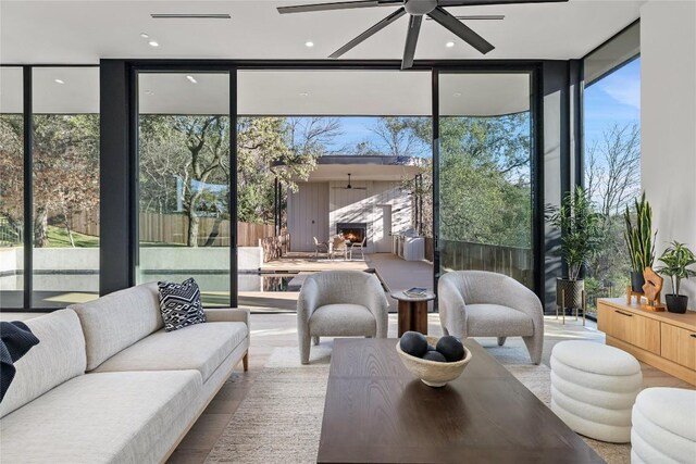 sunroom with ceiling fan