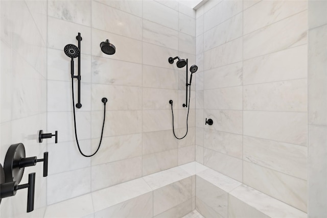 bathroom featuring a tile shower