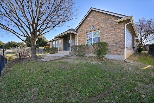 view of front of house with a front lawn