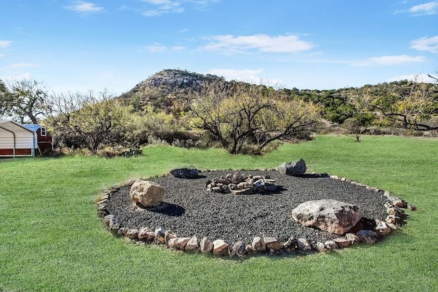 view of yard with a mountain view