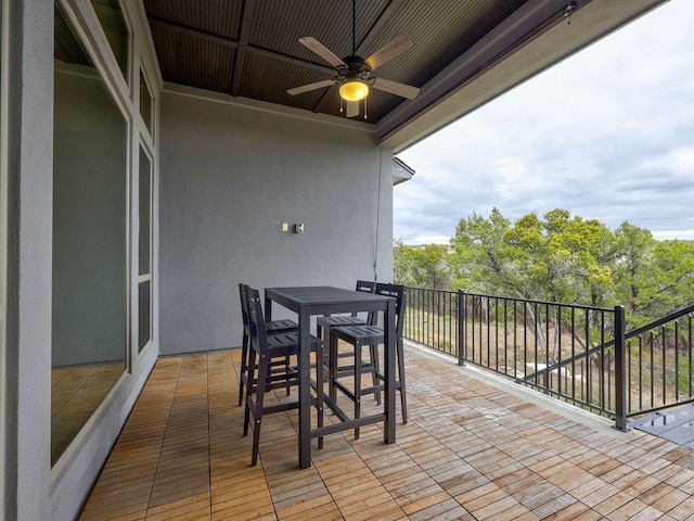 balcony featuring ceiling fan