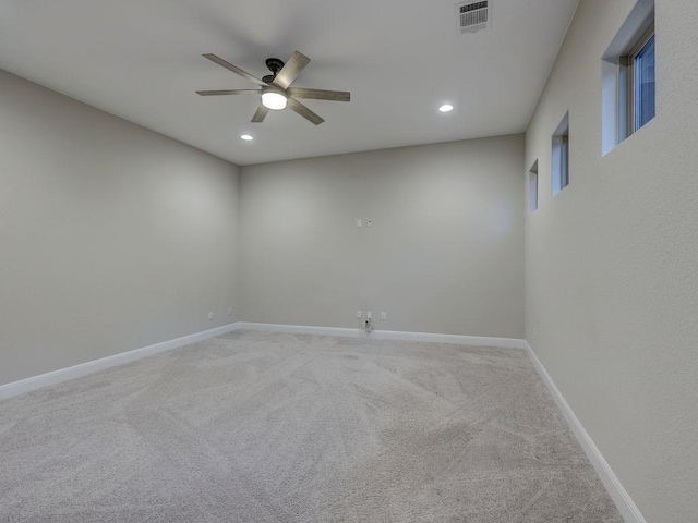 unfurnished room with carpet flooring and ceiling fan