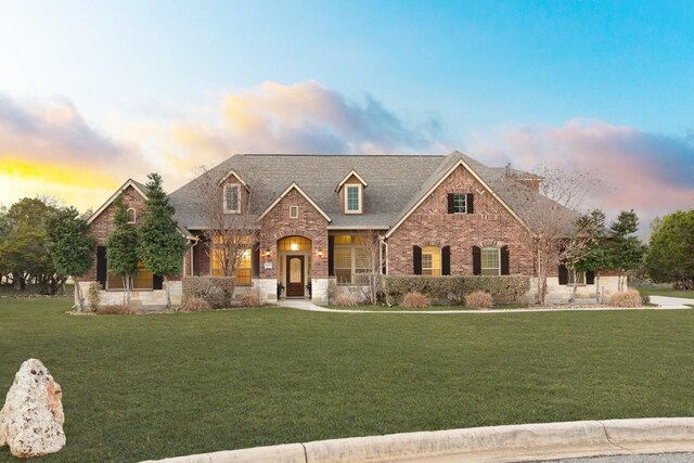 view of front of home featuring a lawn