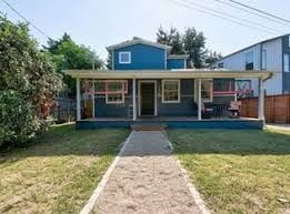 view of front of home featuring a front lawn