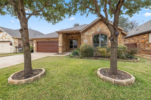 view of front of home featuring a front yard and a garage