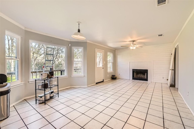 living room with crown molding, light tile patterned floors, and ceiling fan